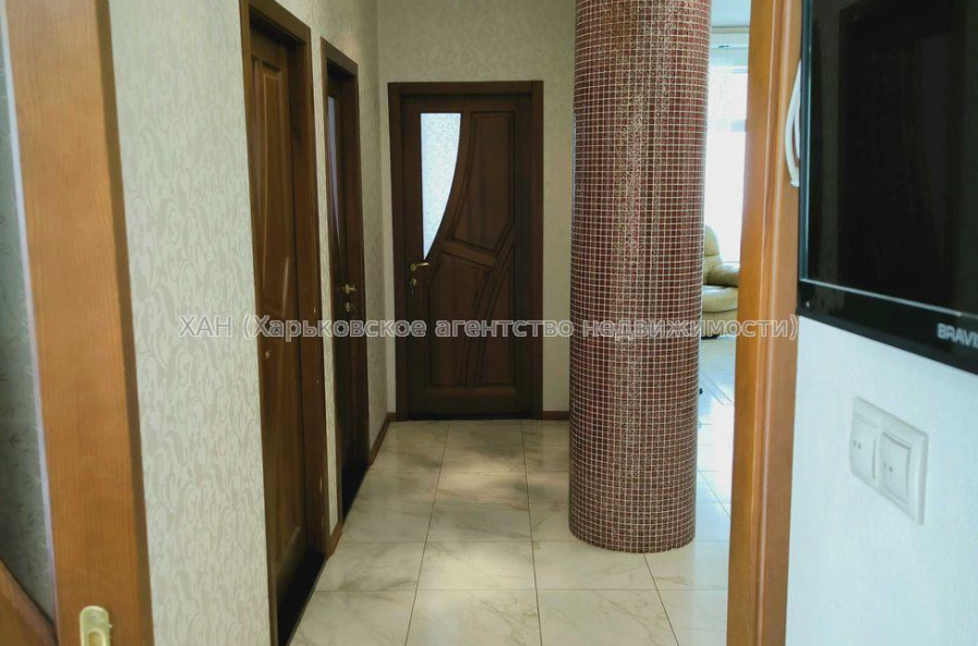 Продам квартиру, Гвардейцев Широнинцев ул. , 4  ком., 100 м², капитальный ремонт 