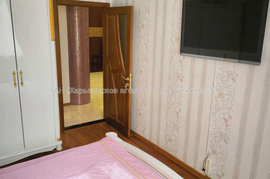Продам квартиру, Гвардейцев Широнинцев ул. , 4 кім., 100 м², капитальный ремонт 