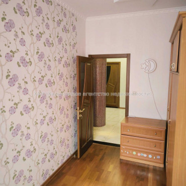 Продам квартиру, Гвардейцев Широнинцев ул. , 4 кім., 100 м², капитальный ремонт 