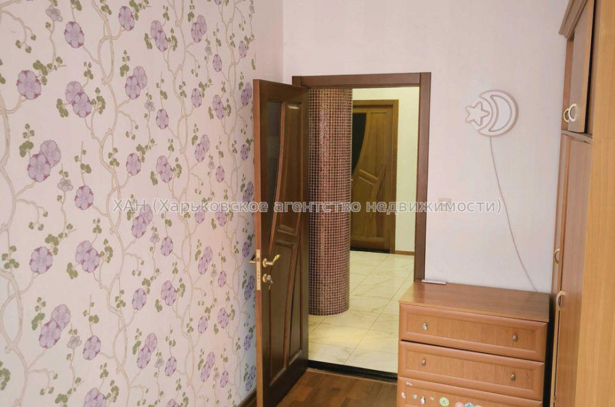 Продам квартиру, Гвардейцев Широнинцев ул. , 4 кім., 100 м², капитальный ремонт 