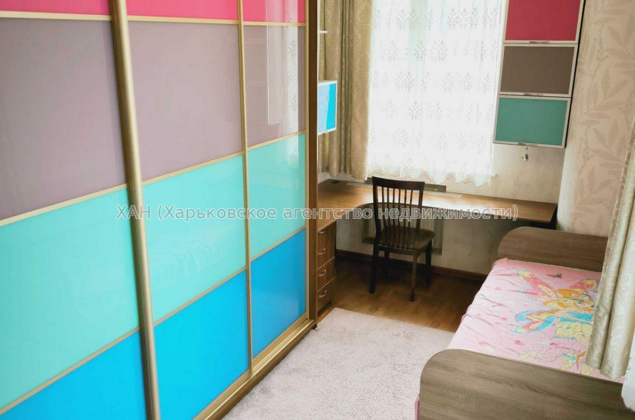 Продам квартиру, Гвардейцев Широнинцев ул. , 4  ком., 100 м², капитальный ремонт 