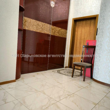 Продам квартиру, Гвардейцев Широнинцев ул. , 4 кім., 100 м², капитальный ремонт 