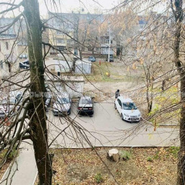 Продам квартиру, Харьковских Дивизий ул. , 1  ком., 30 м², частичный ремонт