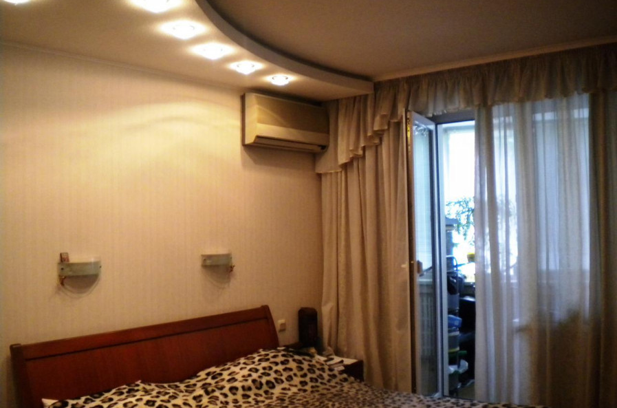 Продам квартиру, Кричевского ул. , 3 кім., 86 м², капитальный ремонт 