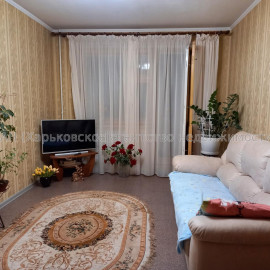 Продам квартиру, Роганская ул. , 4  ком., 84 м², косметический ремонт