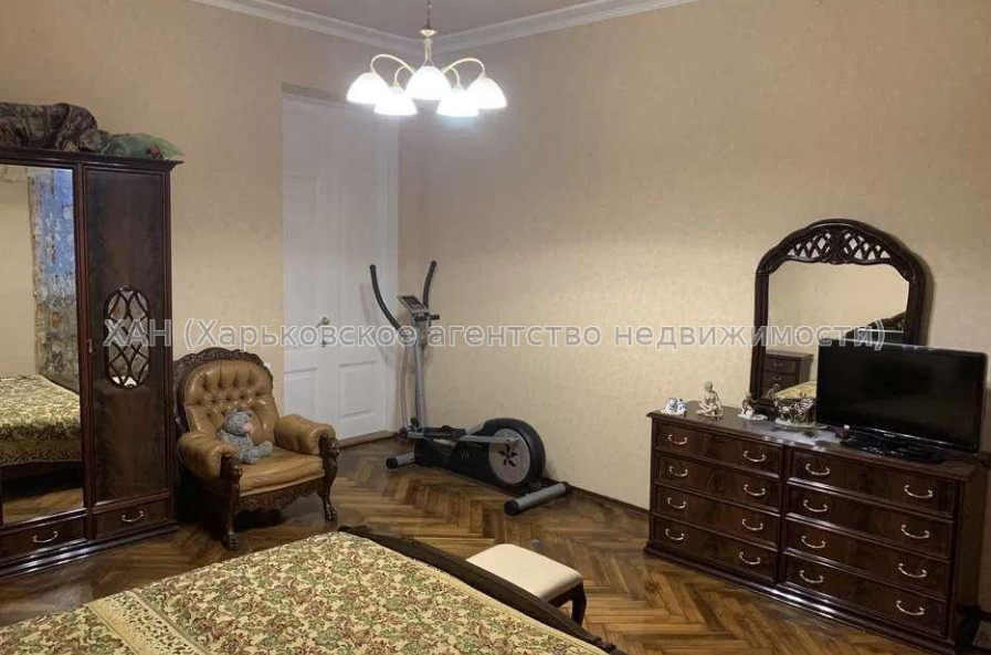 Продам квартиру, Чеботарская ул. , 4  ком., 100 м², косметический ремонт 