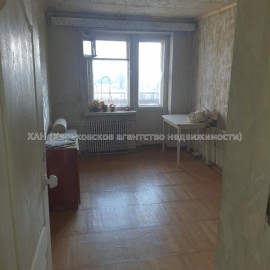 Продам квартиру, Селянская ул. , 3 кім., 68 м², советский ремонт