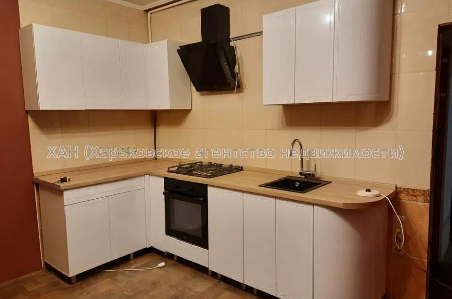 Продам квартиру, Клочковская ул. , 4  ком., 97 м², частичный ремонт 