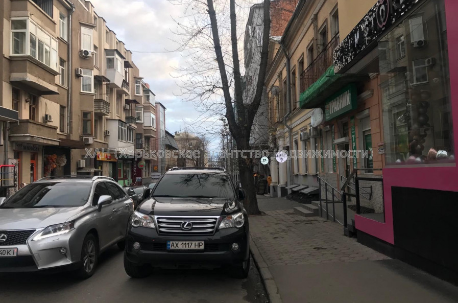 Продам нежилую недвижимость, офис в многоквартирном доме , 1  ком., 177 м², капитальный ремонт 