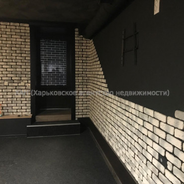 Продам нежилую недвижимость, офис в многоквартирном доме , 1  ком., 177 м², капитальный ремонт 