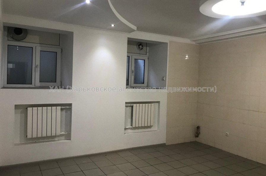 Продам нежилую недвижимость, офис в многоквартирном доме , 1  ком., 177 м², капитальный ремонт 