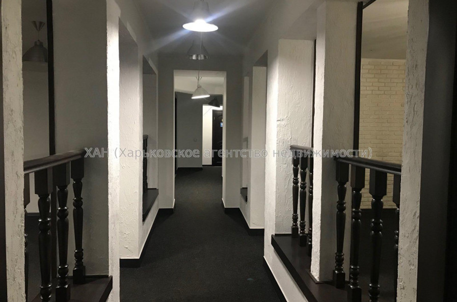 Продам нежилую недвижимость, офис в многоквартирном доме , 1  ком., 177 м², капитальный ремонт 