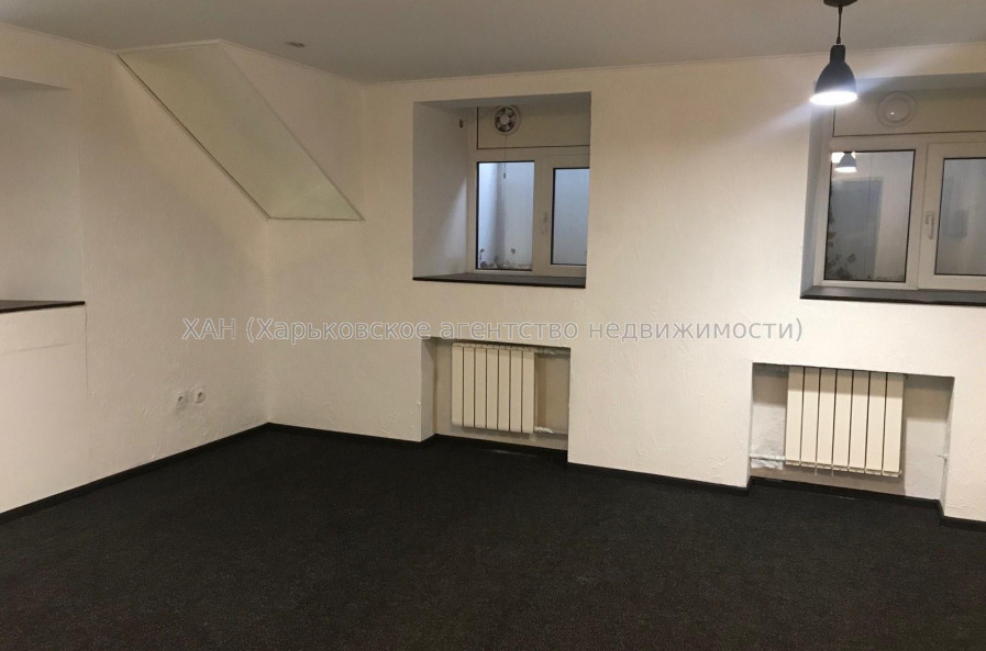 Продам нежилую недвижимость, офис в многоквартирном доме , 1  ком., 177 м², капитальный ремонт 