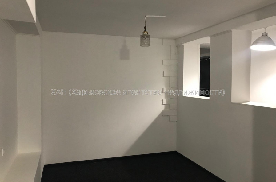 Продам нежилую недвижимость, офис в многоквартирном доме , 1  ком., 177 м², капитальный ремонт 