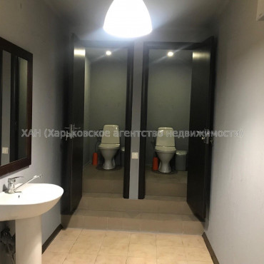 Продам нежилую недвижимость, офис в многоквартирном доме , 1  ком., 177 м², капитальный ремонт 