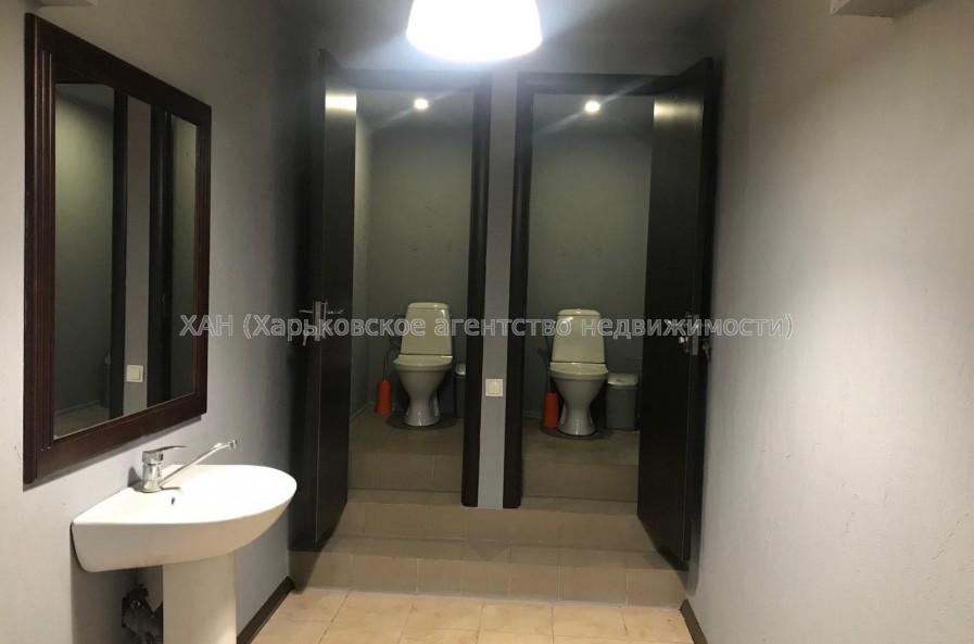 Продам нежилую недвижимость, офис в многоквартирном доме , 1  ком., 177 м², капитальный ремонт 