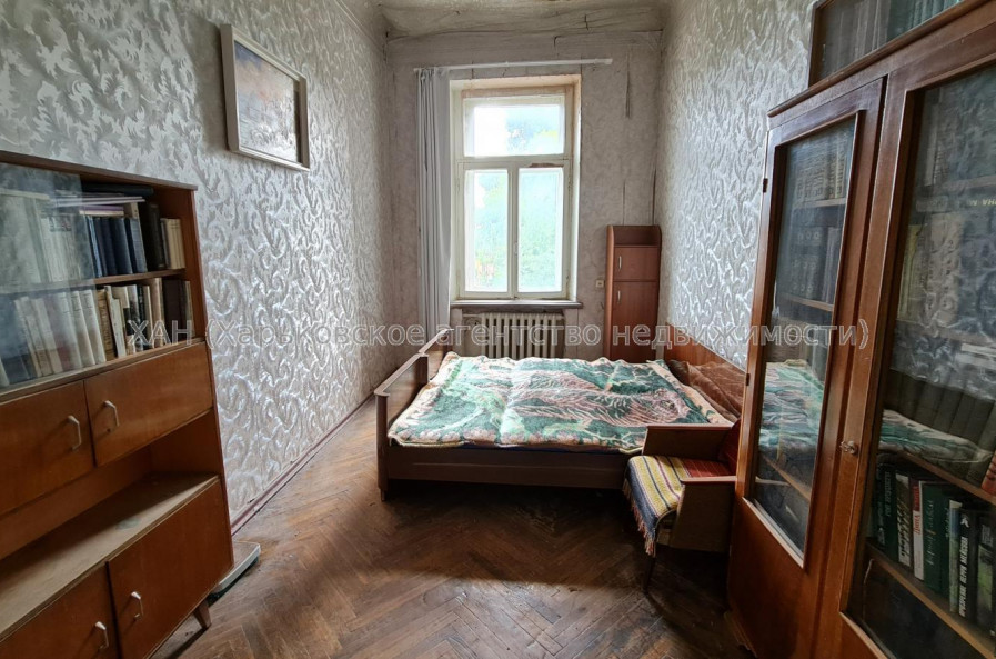 Продам квартиру, Спартака ул. , 4 кім., 105 м², без ремонта 