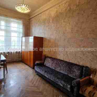 Продам квартиру, Спартака ул. , 4 кім., 105 м², без ремонта 