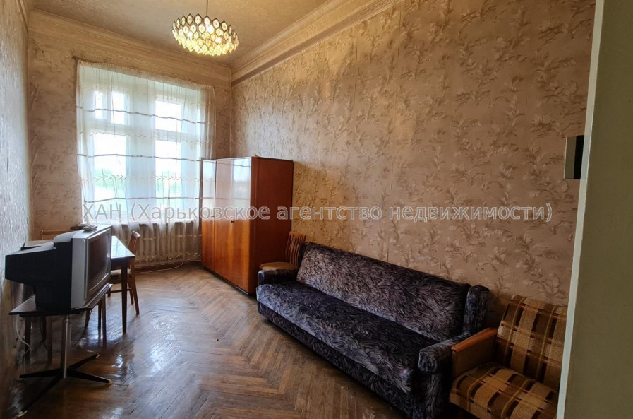 Продам квартиру, Спартака ул. , 4 кім., 105 м², без ремонта 