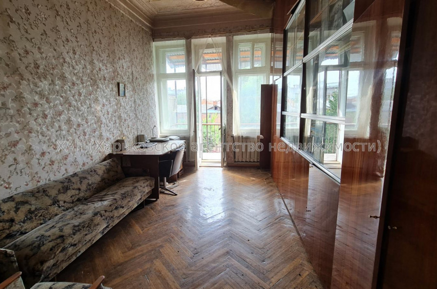 Продам квартиру, Спартака ул. , 4 кім., 105 м², без ремонта 