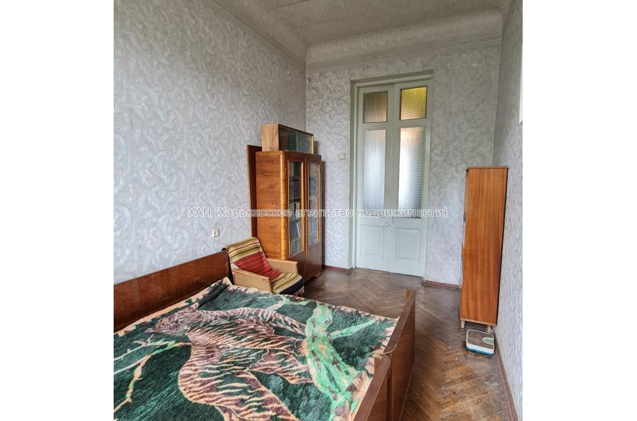 Продам квартиру, Спартака ул. , 4 кім., 105 м², без ремонта 