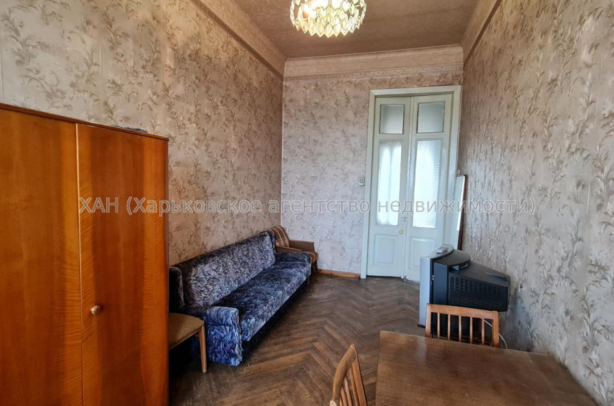 Продам квартиру, Спартака ул. , 4 кім., 105 м², без ремонта 