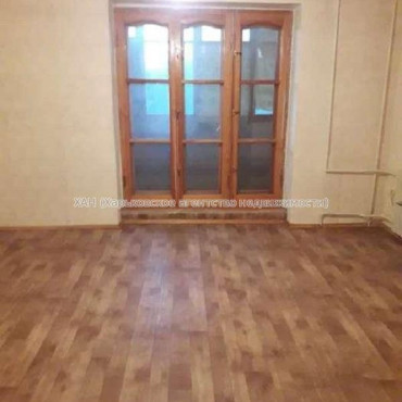 Продам квартиру, Тракторостроителей просп. , 3 кім., 67 м², косметический ремонт 