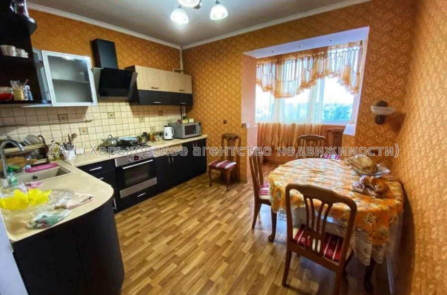 Продам квартиру, Кричевского ул. , 3  ком., 95 м², капитальный ремонт 