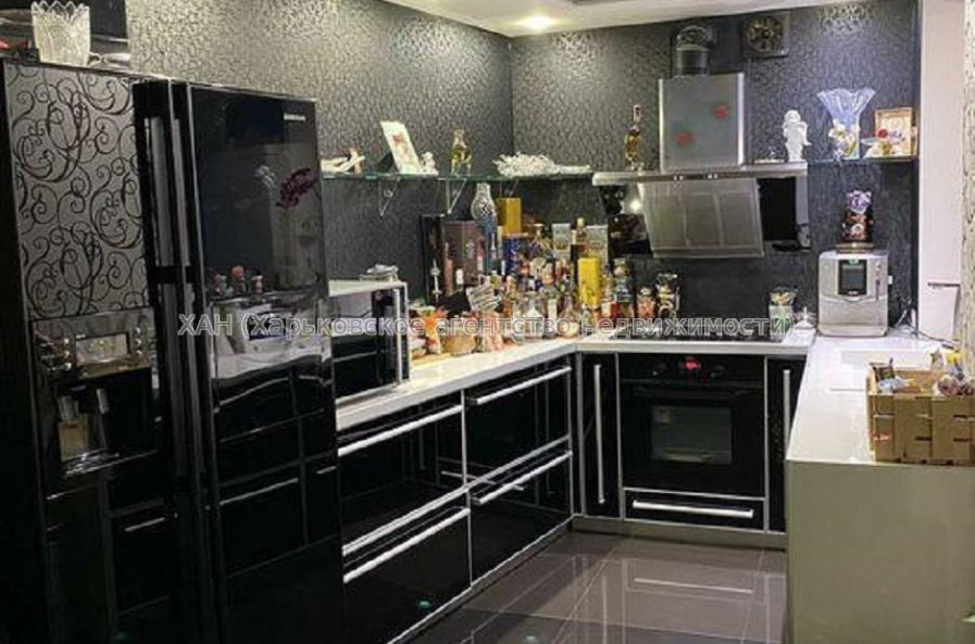 Продам квартиру, 23 Августа пер. , 3 кім., 98 м², евроремонт 