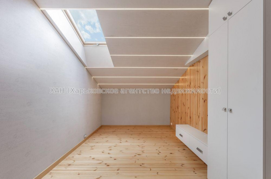Продам квартиру, Дмитриевская ул. , 3 кім., 100 м², капитальный ремонт 