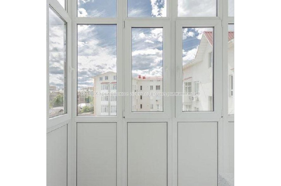 Продам квартиру, Дмитриевская ул. , 3 кім., 100 м², капитальный ремонт 