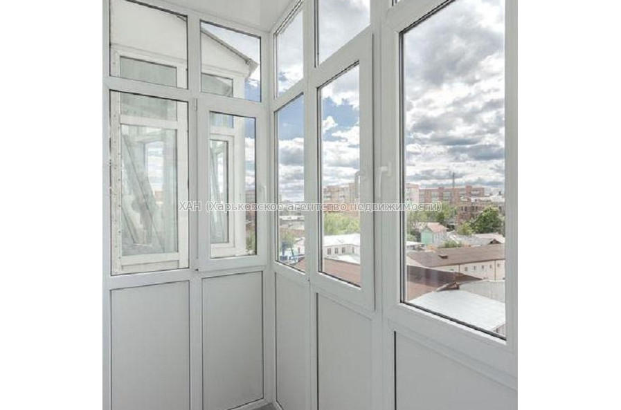 Продам квартиру, Дмитриевская ул. , 3 кім., 100 м², капитальный ремонт 