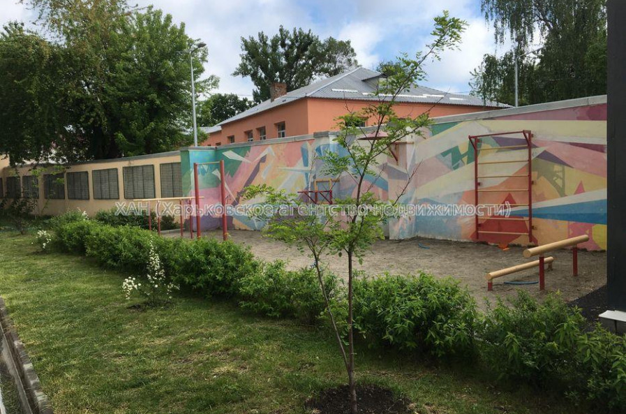 Продам квартиру, Дмитриевская ул. , 3 кім., 100 м², капитальный ремонт 