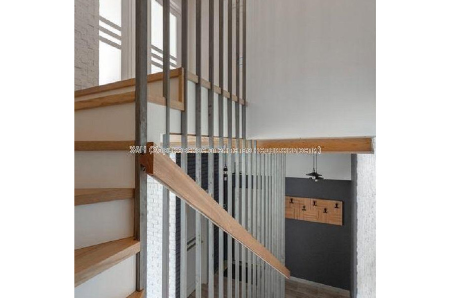 Продам квартиру, Дмитриевская ул. , 3 кім., 100 м², капитальный ремонт 