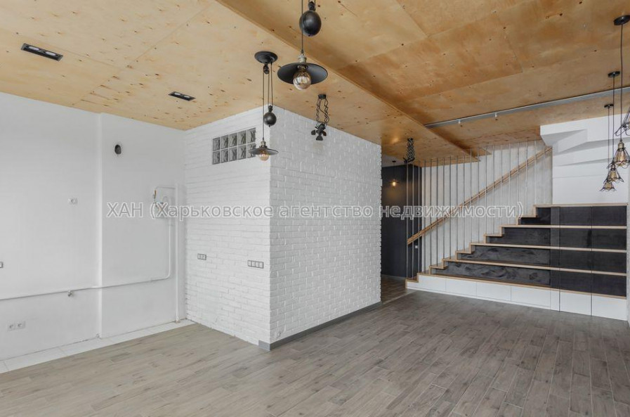 Продам квартиру, Дмитриевская ул. , 3 кім., 100 м², капитальный ремонт 