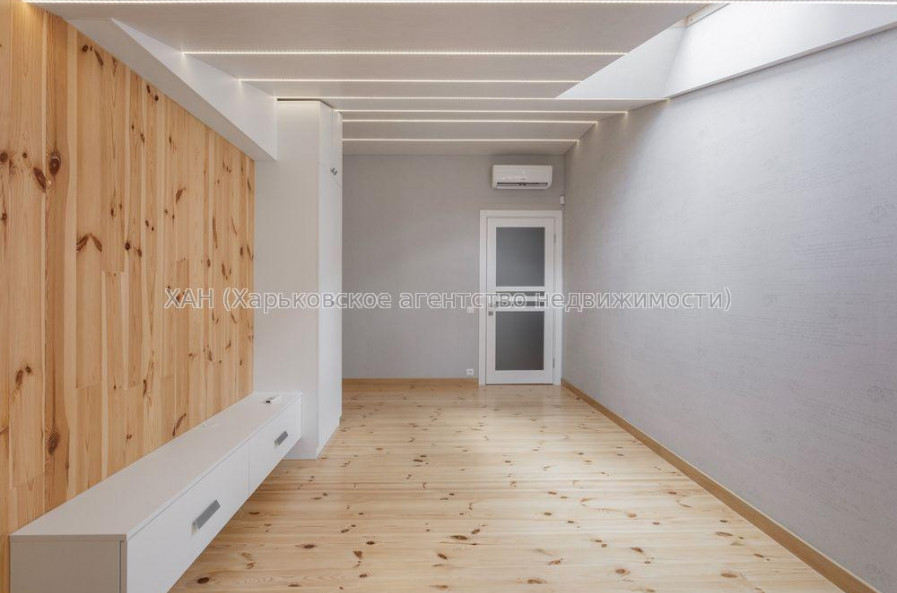 Продам квартиру, Дмитриевская ул. , 3 кім., 100 м², капитальный ремонт 