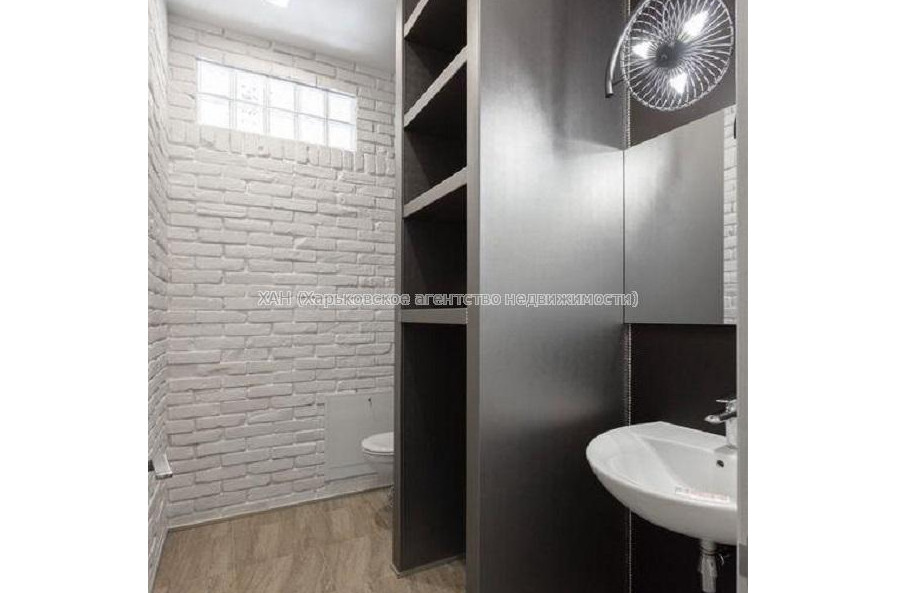 Продам квартиру, Дмитриевская ул. , 3 кім., 100 м², капитальный ремонт 