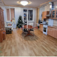 Продам квартиру, Гвардейцев Широнинцев ул. , 2  ком., 76 м², капитальный ремонт 