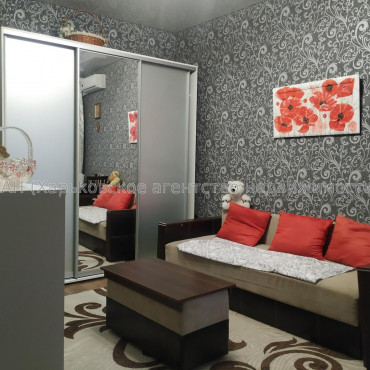 Продам квартиру, Котляревского ул. , 5 , 2 кім., 41 м², капитальный ремонт 