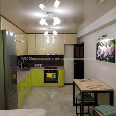 Продам квартиру, Барабашова академика ул. , 3 кім., 120 м², евроремонт 