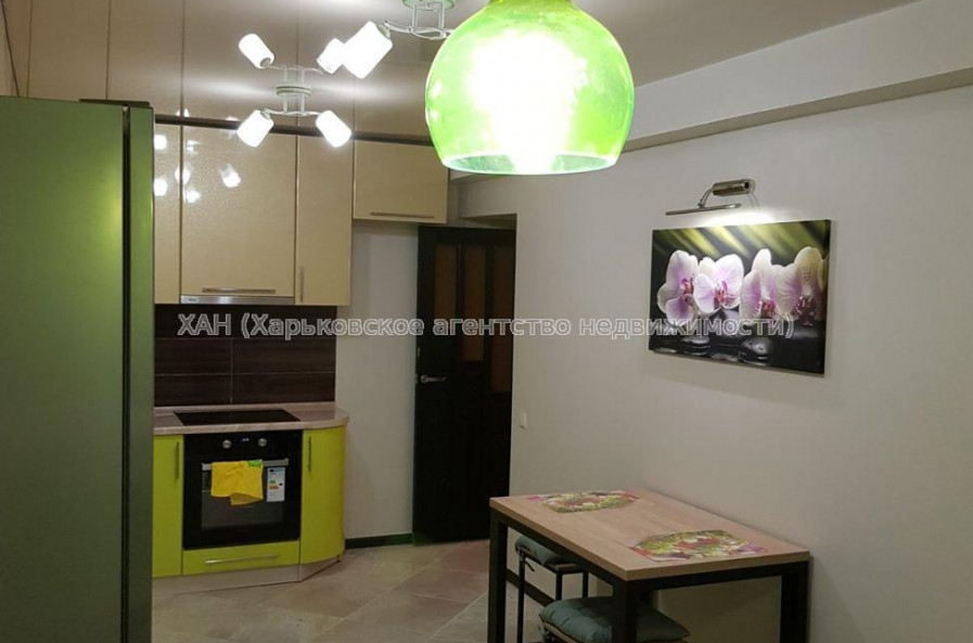 Продам квартиру, Барабашова академика ул. , 3 кім., 120 м², евроремонт 