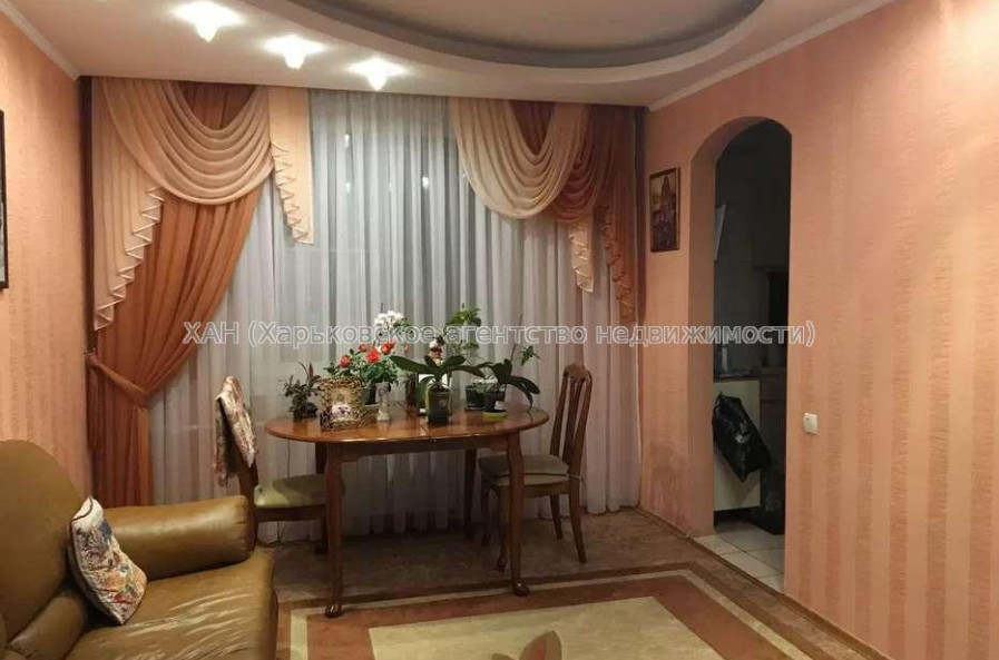 Продам квартиру, Салтовское шоссе , 256 , 4 кім., 89 м², капитальный ремонт 
