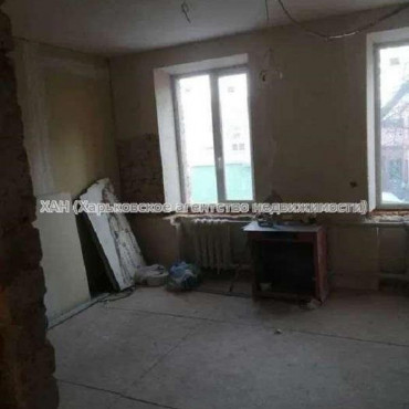 Продам квартиру, Сумская ул. , 3 кім., 72 м², без ремонта 