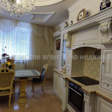 Продам квартиру, Отакара Яроша ул. , 22 , 3  ком., 122 м², авторский дизайн 