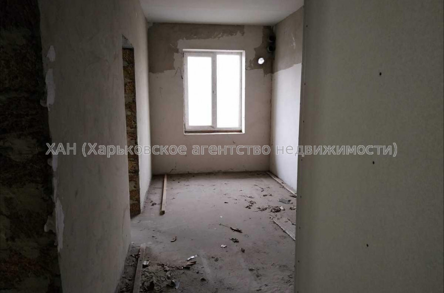 Продам квартиру, Одесская ул. , 3 кім., 70 м², без внутренних работ 