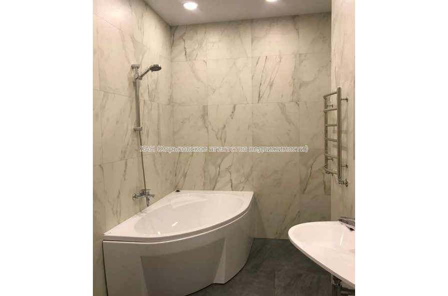 Продам квартиру, Квитки-Основьяненко ул. , 1  ком., 52 м², авторский дизайн 