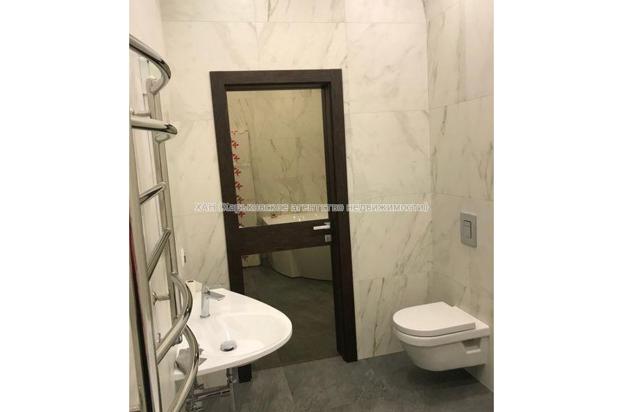 Продам квартиру, Квитки-Основьяненко ул. , 1  ком., 52 м², авторский дизайн 