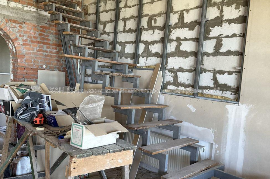 Продам будинок, Заречный пер. , 260 м², 17 соток, частичный ремонт 