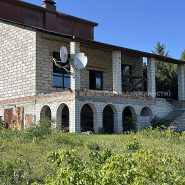 Продам будинок, Заречный пер. , 260 м², 17 соток, частичный ремонт 