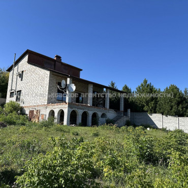 Продам будинок, Заречный пер. , 260 м², 17 соток, частичный ремонт 